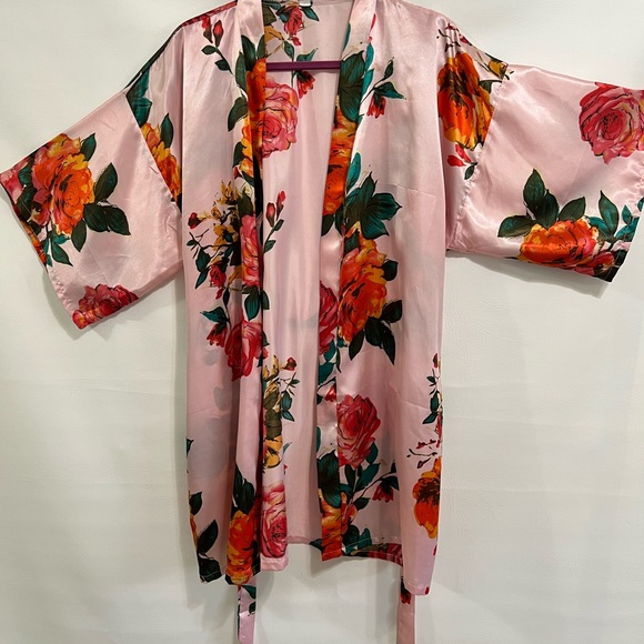 Kimono by Fashion pink floral pattern NWOT tie belt. Cover up, Robe - Picture 2 of 12
